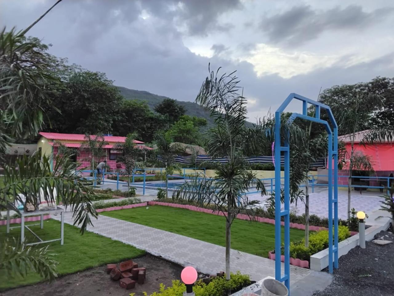 Hotel Sai Raj Farm Navi Mumbai Esterno foto